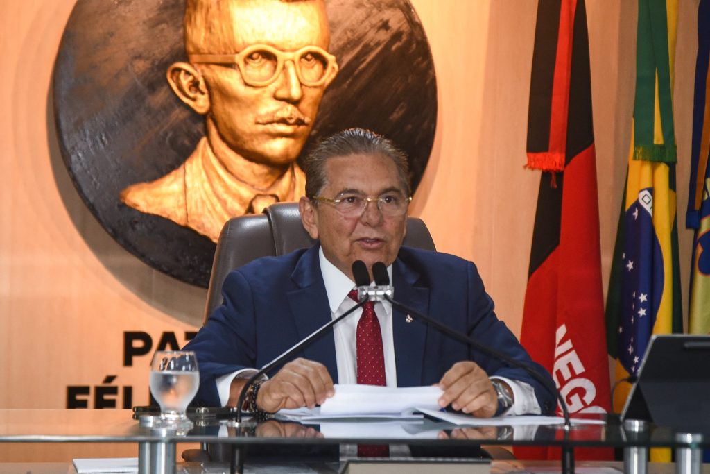 adriano-galdino-nao-descarta-candidatura-por-3a-via-para-“dar-palanque-em-defesa-do-presidente-lula”