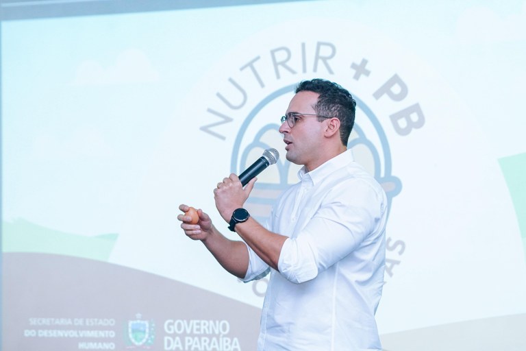 lucas-ribeiro-assina-contratos-do-nutrir+-pb-e-destaca-acoes-de-combate-a-fome