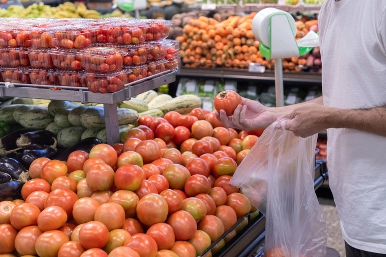sete-de-12-produtos-da-cesta-basica-tiveram-queda-em-agosto-na-capital;-veja