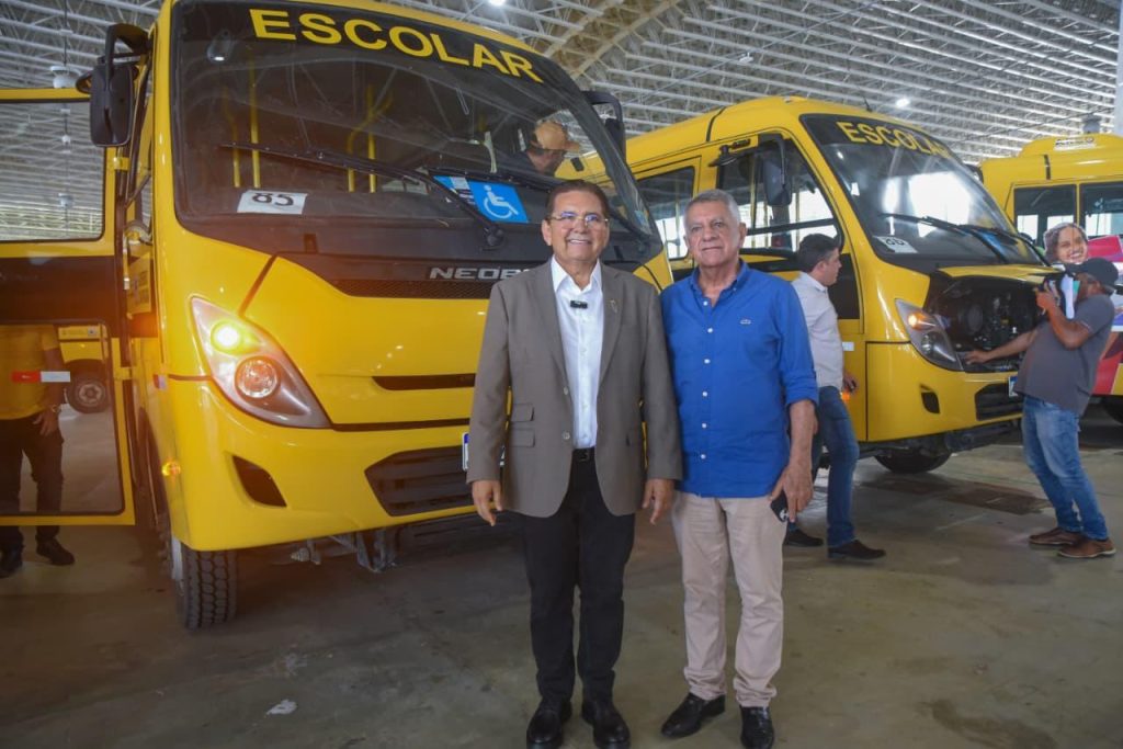 adriano-galdino-destaca-importancia-de-novos-onibus-escolares-para-o-futuro-da-pb