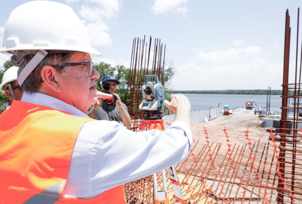 joao-azevedo-inspeciona-ponte-do-futuro-e-destaca-desenvolvimento-economico