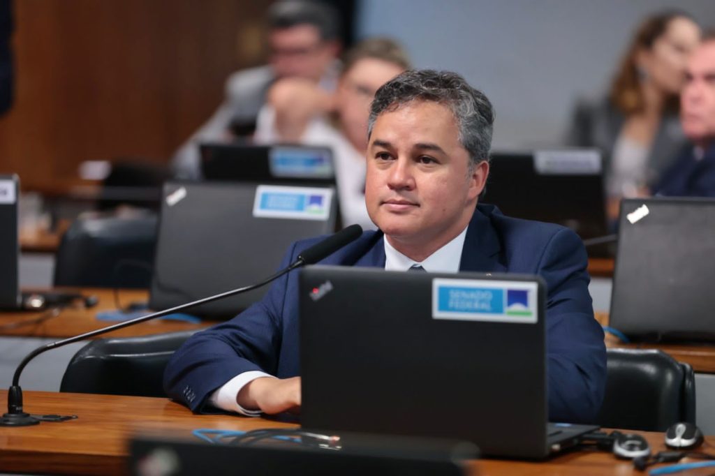 projeto-de-efraim-quer-liberar-venda-de-remedios-em-supermercados-sem-receita-medica