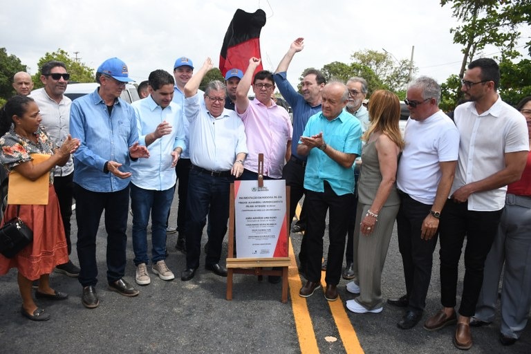 joao-azevedo-entrega-e-inspeciona-obras-de-infraestrutura-rodoviaria-em-alhandra
