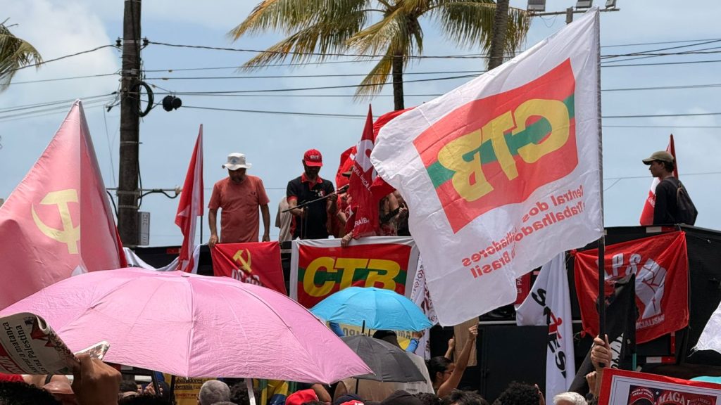 manifestantes-saem-as-ruas-em-jp-e-cg-contra-pec-da-blindagem-e-anistia;-assista