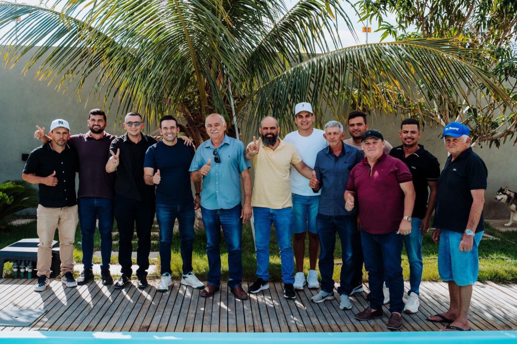 pre-candidatura-de-dr.-jhony-a-camara-federal-reune-liderancas-de-todas-as-regioes-do-estado