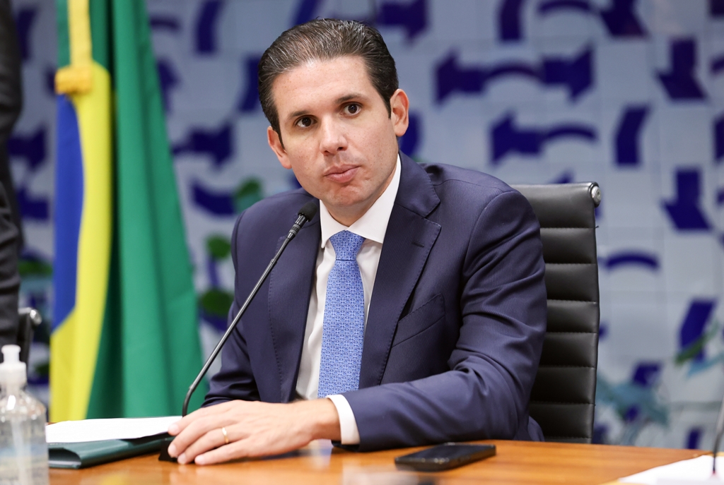 motta-barra-manobra-do-pl-e-veta-eduardo-bolsonaro-como-lider-na-camara