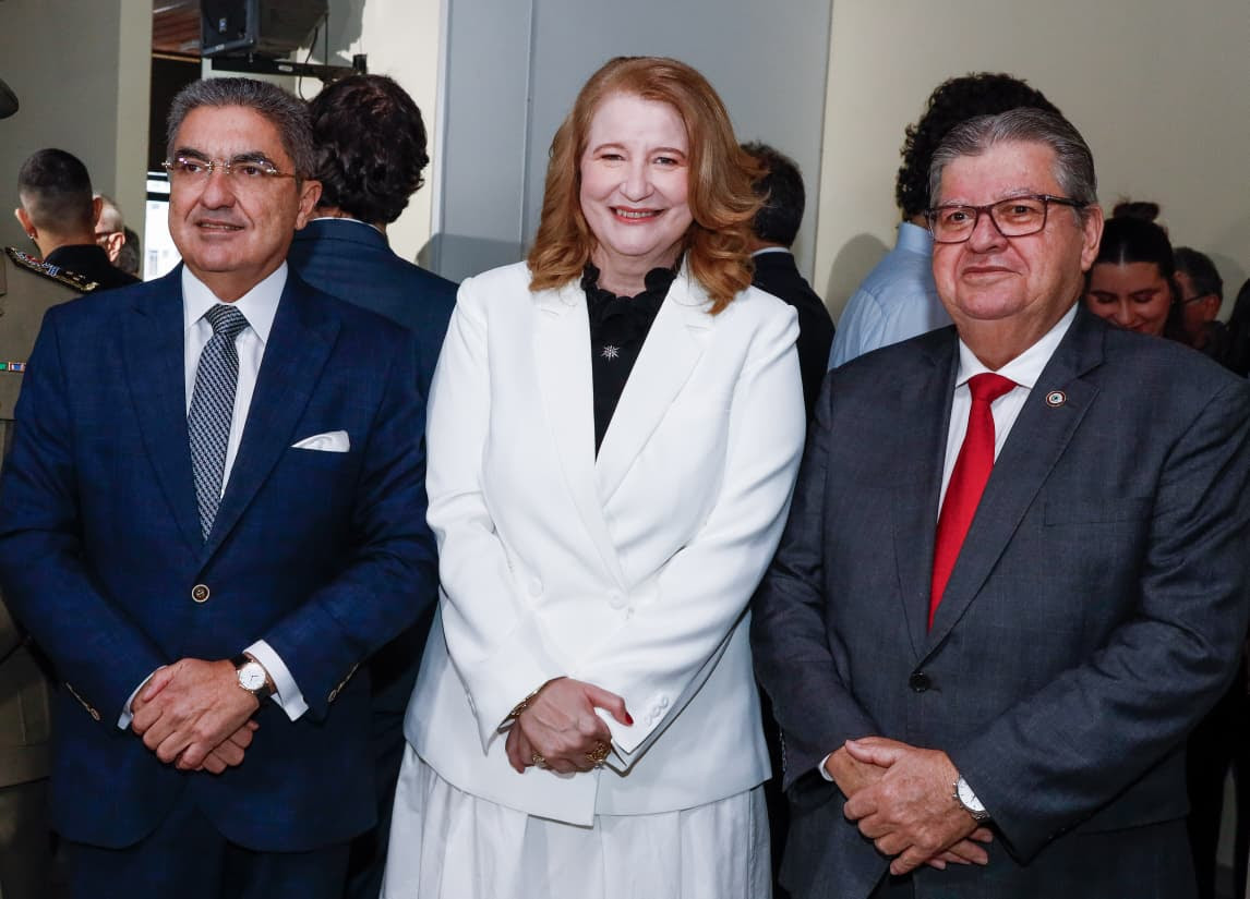 joao-azevedo-prestigia-posse-de-juiza-federal-helena-fialho-no-tre-pb