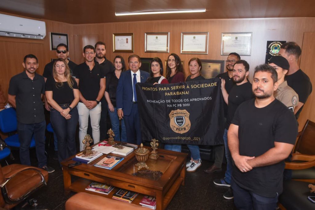 adriano-galdino-vai-pleitear-com-joao-azevedo-a-convocacao-de-mais-aprovados-dos-concursos-da-policia