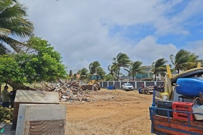 mpf:-operacao-destroi-construcoes-irregulares-na-orla-de-lucena