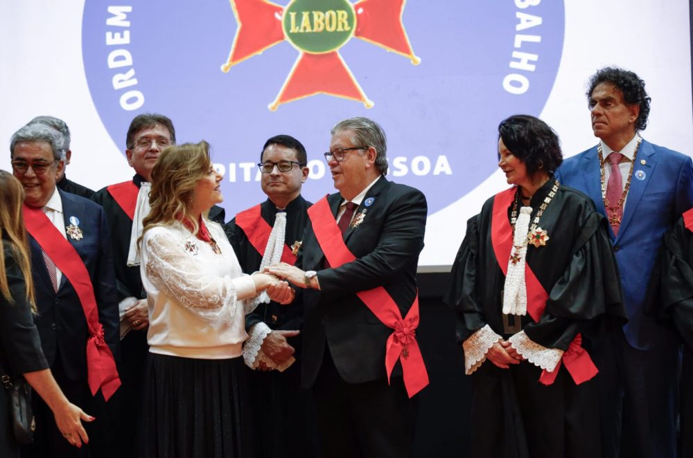 joao-azevedo-e-homenageado-em-solenidade-do-trt-pb-e-destaca-parcerias-com-tribunal