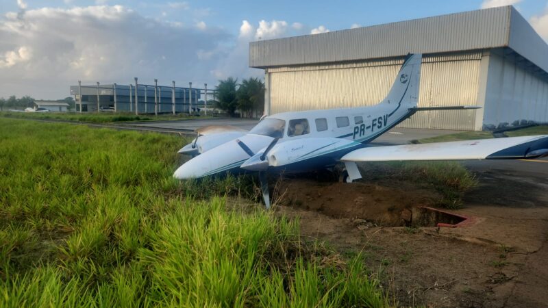 tentativa-de-sequestro-de-aviao-acaba-com-aeronave-destruida-e-fuga-de-criminosos,-na-pb