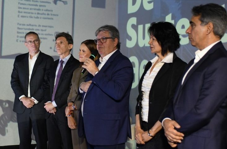 em-evento-com-joao-azevedo,-aec-anuncia-5-mil-novas-contratacoes-na-paraiba