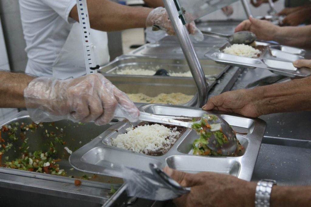 prefeitura-de-jp-soma-1,2-milhao-de-refeicoes-distribuidas-ate-setembro-de-2025