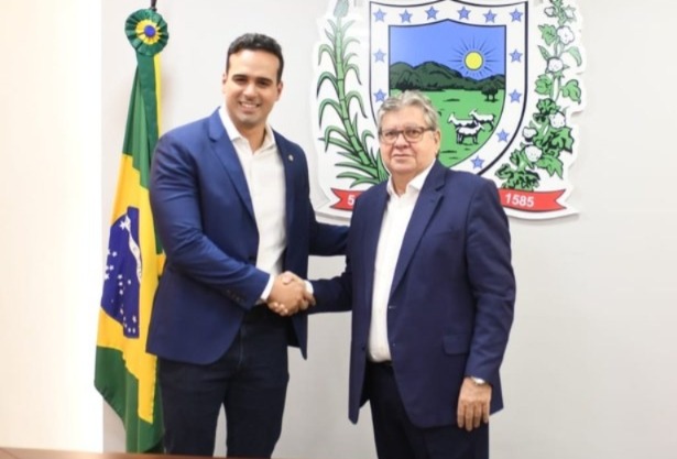 joao-azevedo-transmite-cargo-de-governador-para-lucas-ribeiro