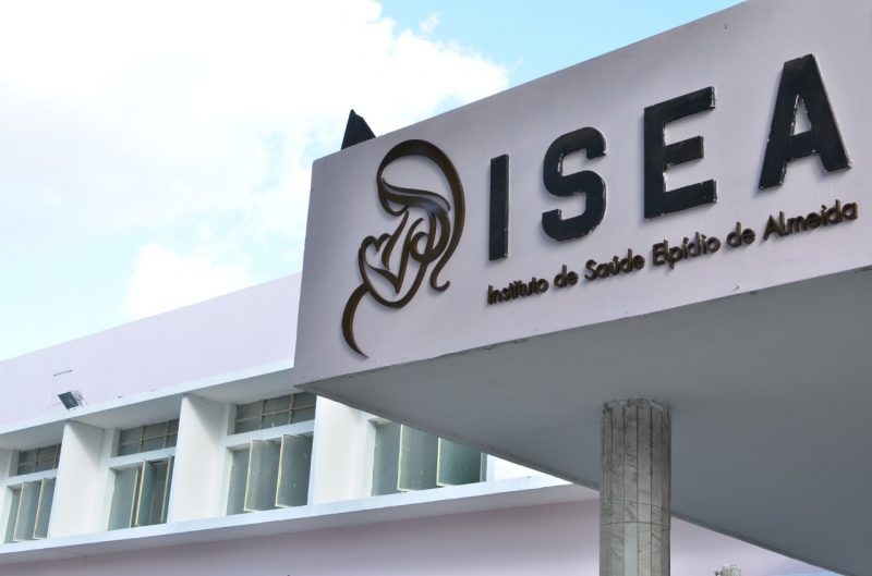 professora-morre-apos-parada-cardiaca-durante-cesariana-no-isea