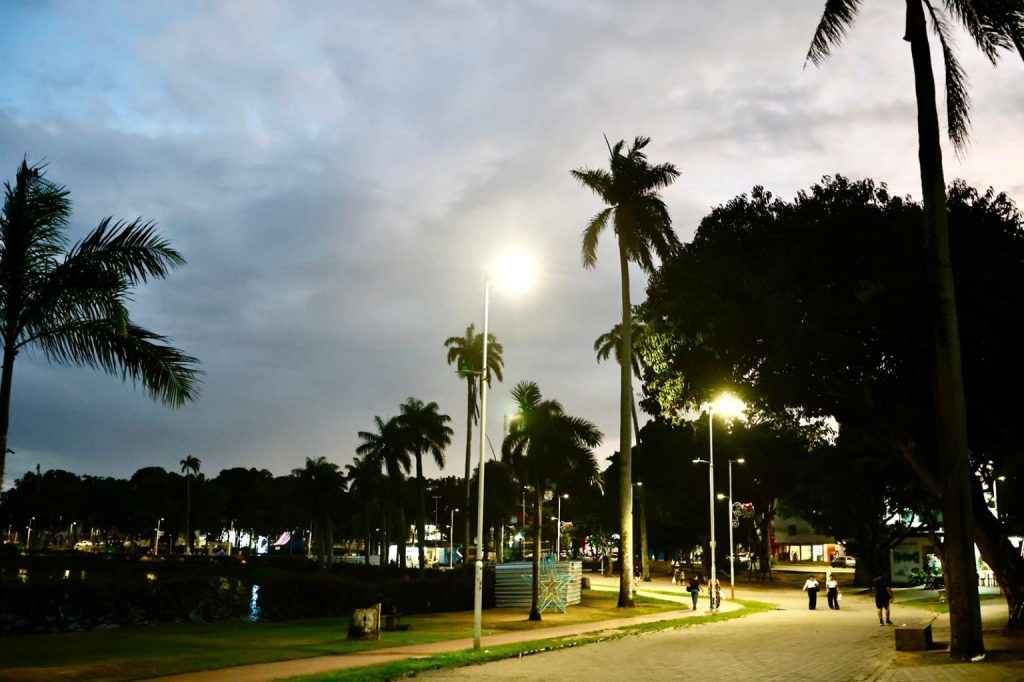 prefeitura-de-joao-pessoa-instala-iluminacao-em-led-no-parque-solon-de-lucena