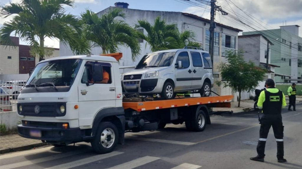fiscalizacao-flagra-veiculos-ilegais-utilizados-em-transporte-escolar,-em-jp