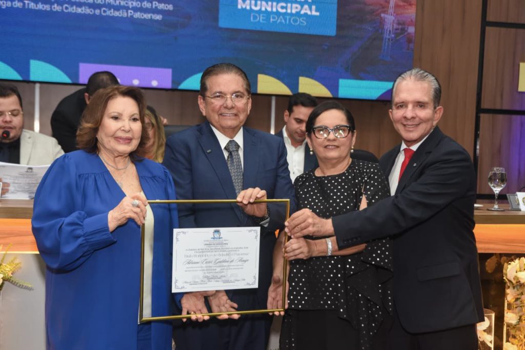 presidente-da-alpb,-adriano-galdino-recebe-honraria-dos-vereadores de patos