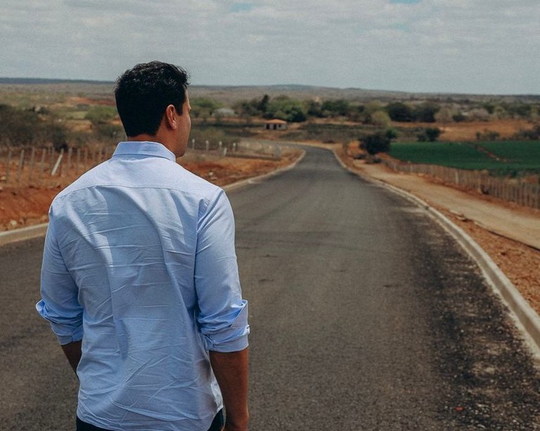 lucas-ribeiro-inspeciona-obras-de-mobilidade-urbana-em-boqueirao