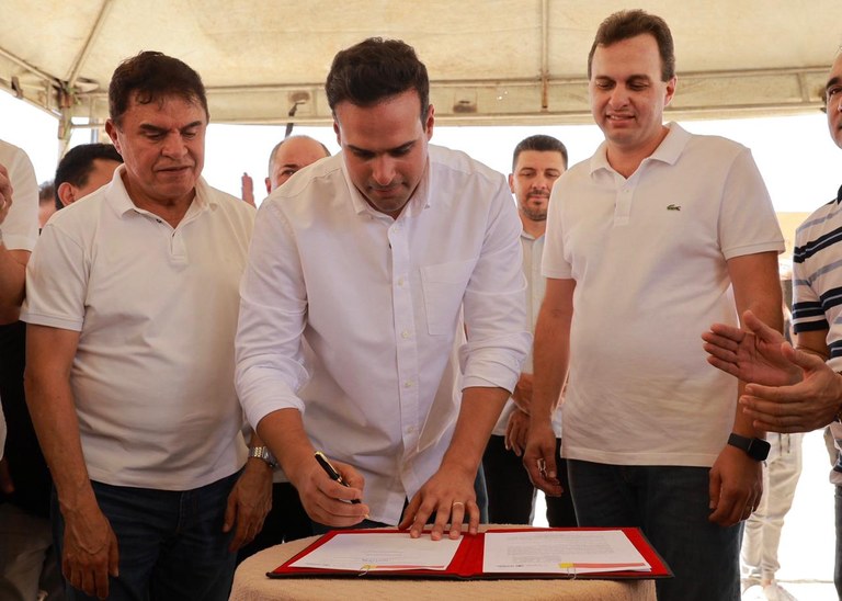 lucas-ribeiro-inaugura-creche-e-inspeciona-obras-em-triunfo-e-poco-dantas