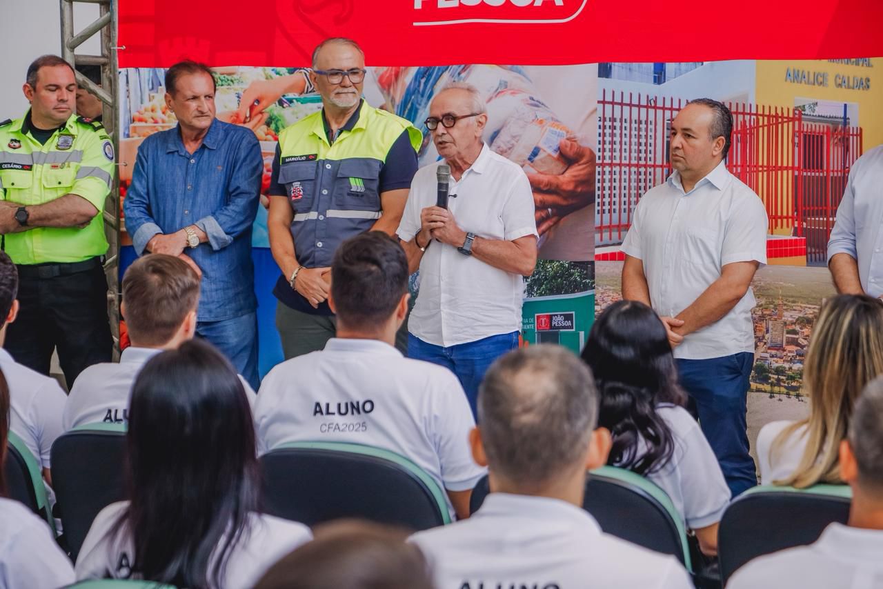 cicero-lucena-abre-formacao-de-52-novos-agentes-de-mobilidade-urbana