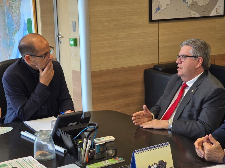joao-se-reune-com-ministro-e-confirma-r$-200-mi-para-3a-etapa-do-canal-acaua-aracagi