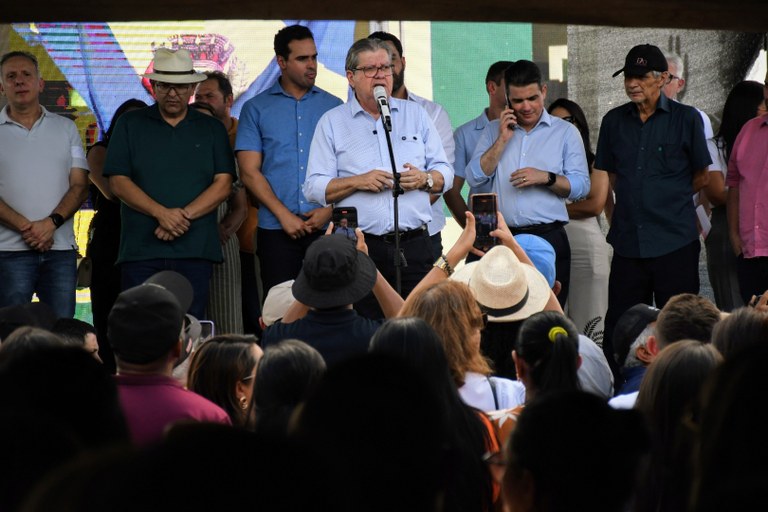 joao-azevedo-entrega-pb-167-e-anuncia-mais-r$-4,7-milhoes-para-mercado-de-cuite