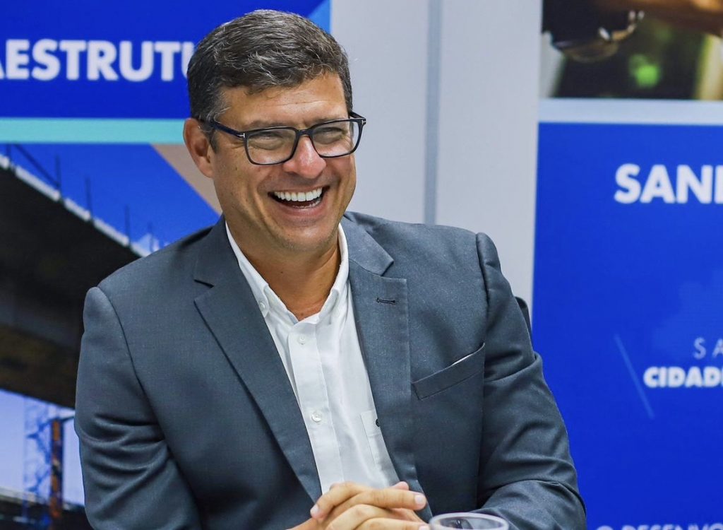 ex-prefeito-de-cabedelo,-vitor-hugo,-e-investigado-por-uso-indevido-da-maquina-publica
