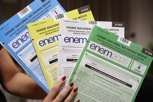 mec-anula-tres-questoes-do-enem-2025-e-aciona-pf-para-investigar-suposto-vazamento