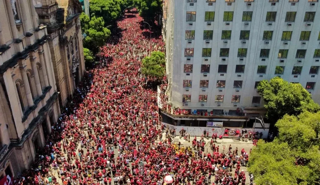 festa-do-tetra-da-libertadores-do-flamengo-acaba-em-confusao