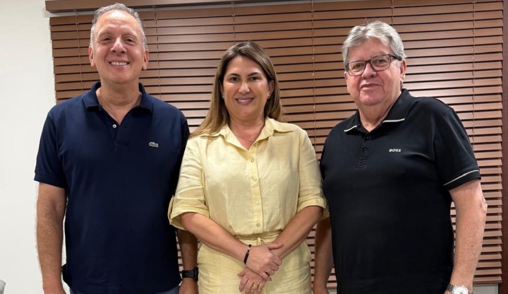 prefeita-de-cajazeiras-anuncia-apoio-a-joao-azevedo-para-o-senado-em-2026