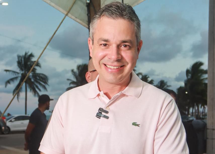 andre-coutinho-anuncia-antecipacao-da-2a-parcela-do-13o-salario-para-hoje-em-cabedelo