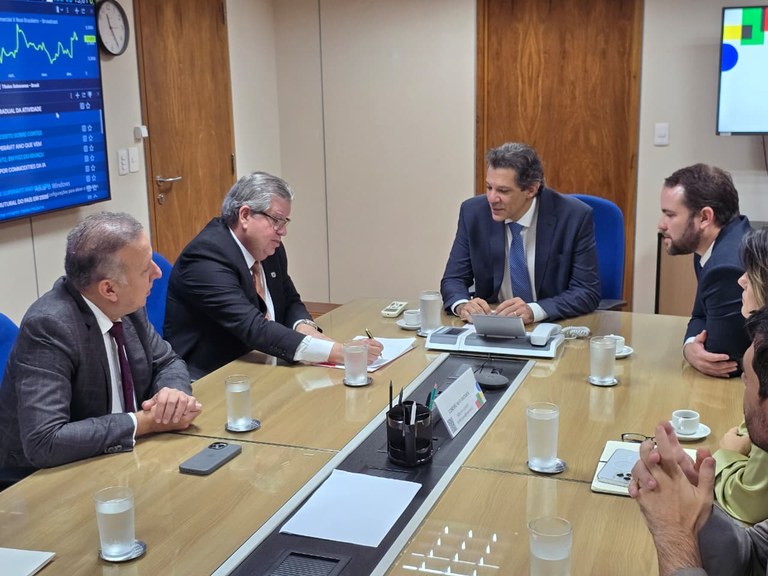 joao-azevedo-busca-recursos-para-agricultura,-habitacao-e-saneamento-com-haddad