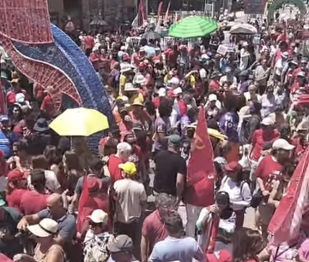 manifestantes-protestam-contra-pl-da-dosimetria-em-ato-no-busto-de-tamandare,-em-joao-pessoa
