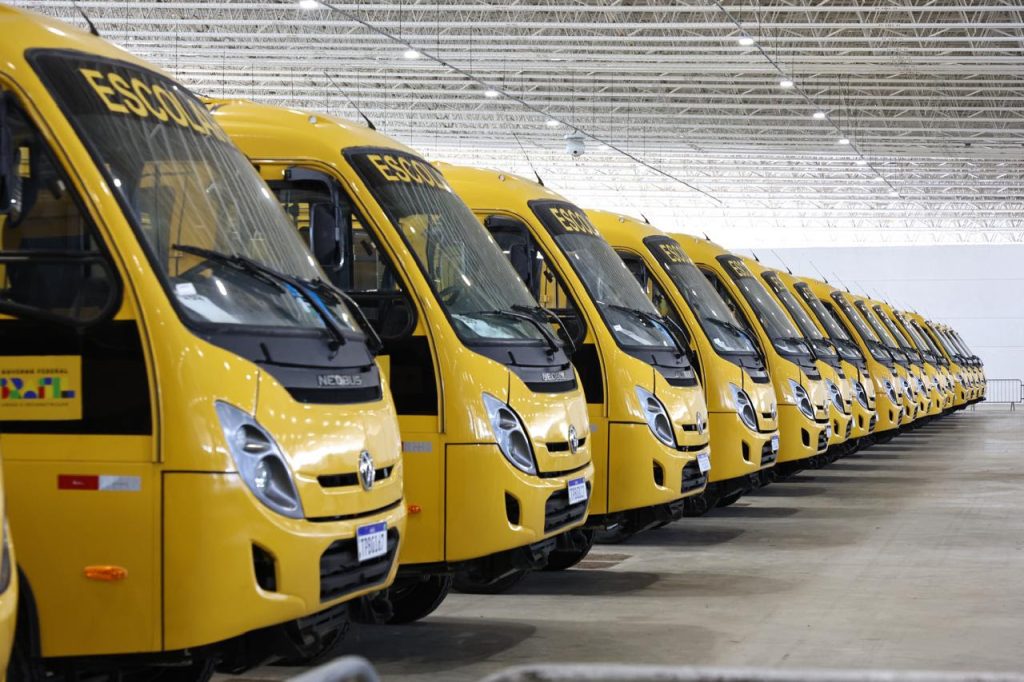 joao-azevedo-entrega-mais-78-onibus-e-fortalece-seguranca-e-conforto-de-estudantes