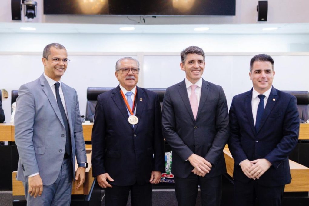 alpb-concede-medalha-epitacio-pessoa-ao-ex-conselheiro-do-tce,-fernando-catao
