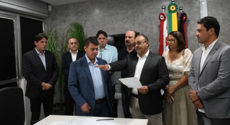 zezinho-botafogo-assume-mandato-de-vereador-na-camara-de-joao-pessoa