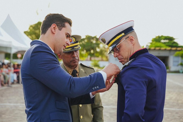 lucas-ribeiro-participa-da-formatura-de-novos-aspirantes-da-policia-militar-da-paraiba