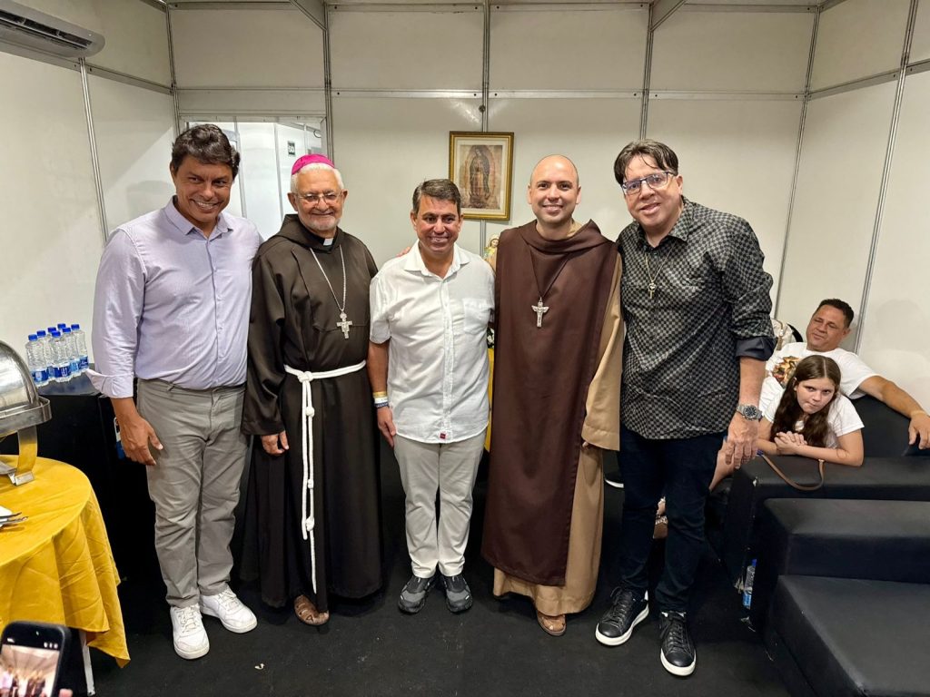 camara-entrega-titulo-de-cidadania-a-frei-gilson-durante-o-celebra-joao-pessoa