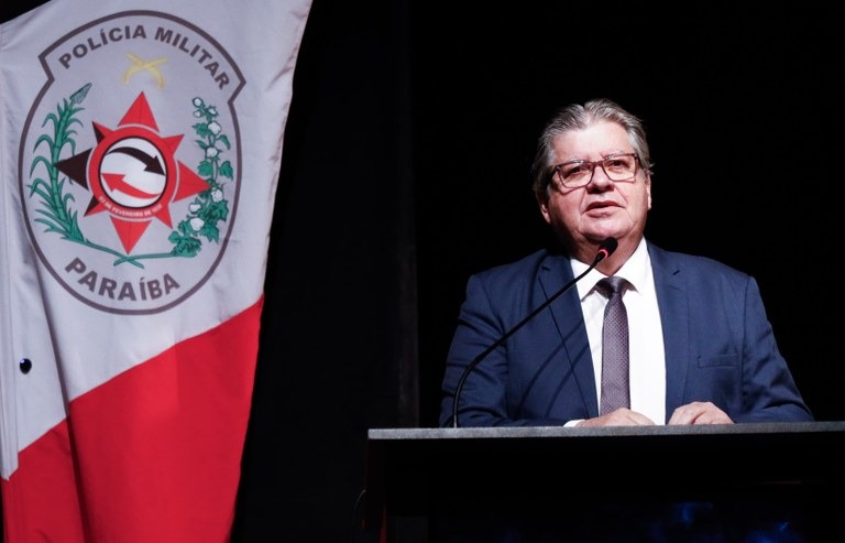 joao-azevedo-promove-211-oficiais-da-pmpb-e-fecha-2025-como-um-ano-historico-de-promocoes