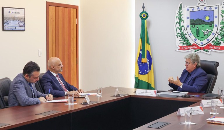joao-azevedo-e-embaixador-da-india-discutem-parcerias-na-educacao-e-tecnologia