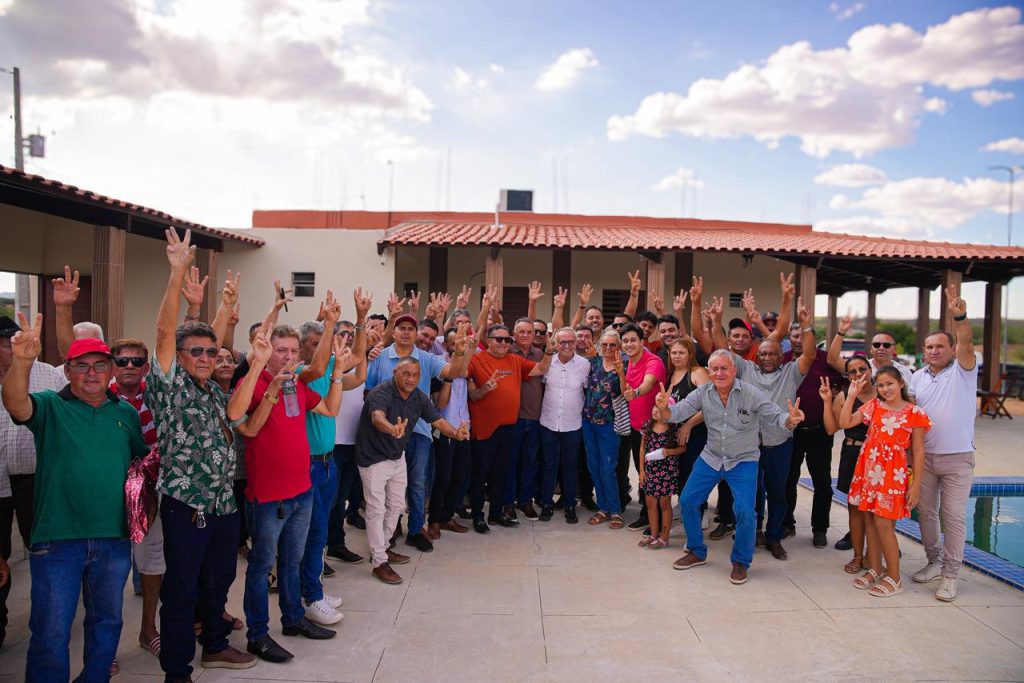 cicero-recebe-apoio-de-liderancas-politicas-de-nove-municipios-do-vale-do-pianco