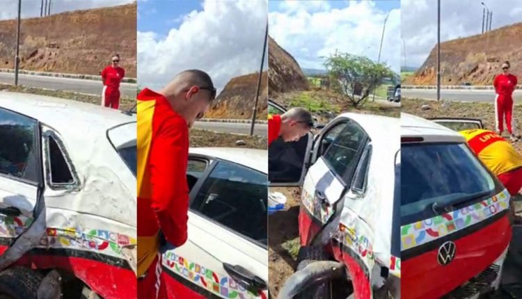 veiculo-da-prefeitura-sai-da-pista,-colide-com-poste-e-deixa-dois-feridos,-em-santa-rita