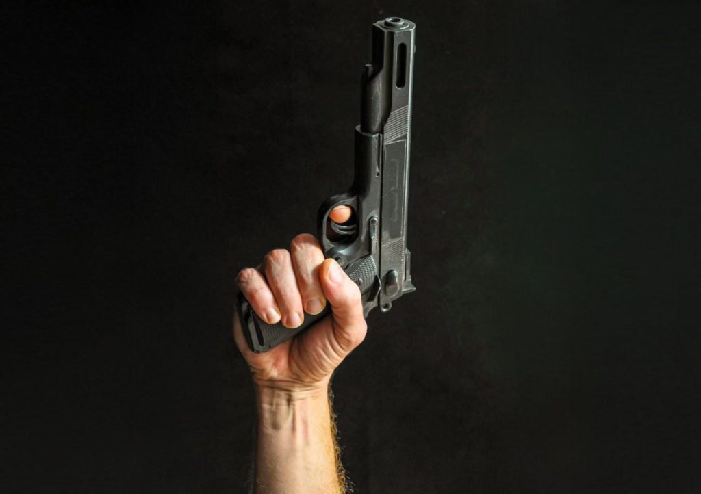 grupo-criminoso-invade-clube-de-tiro-e-furta-armas-de-fogo-e-municoes,-em-esperanca