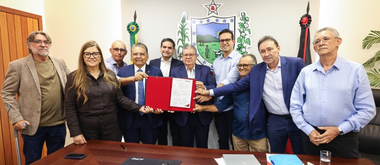 joao-autoriza-construcao-de-rodovia-de-r$-33-milhoes-ligando-pocinhos-a-olivedos