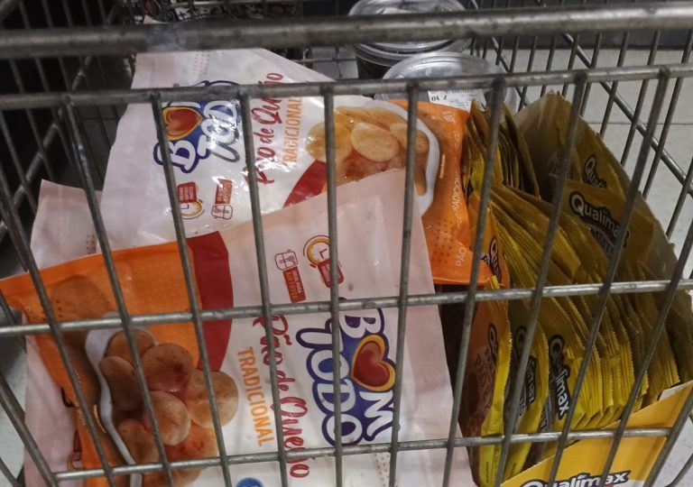 fiscalizacao-apreende-alimentos-vencidos-ha-mais-de-seis-meses-em-supermercado-de-jp