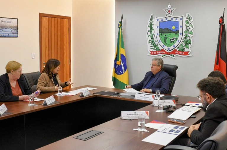 joao-azevedo-discute-parcerias-com-grupo-ser-educacional-para-ensino-tecnico