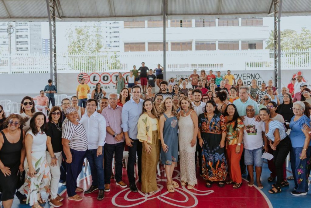 lucas-ribeiro-visita-artesaos-alojados-em-jp-pelo-governo-da-pb-durante-salao-do-artesanato
