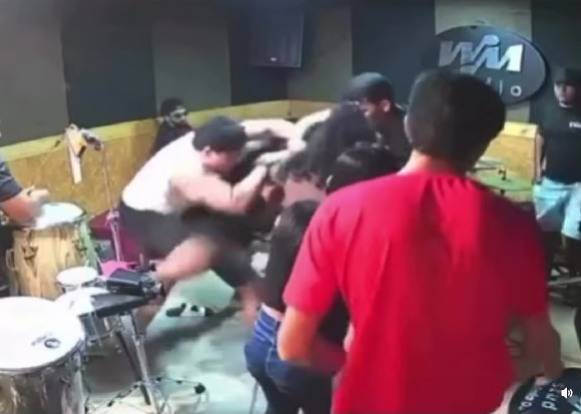 video:-musicos-da-banda-de-flay-trocam-socos-durante-ensaio-da-cantora-paraibana