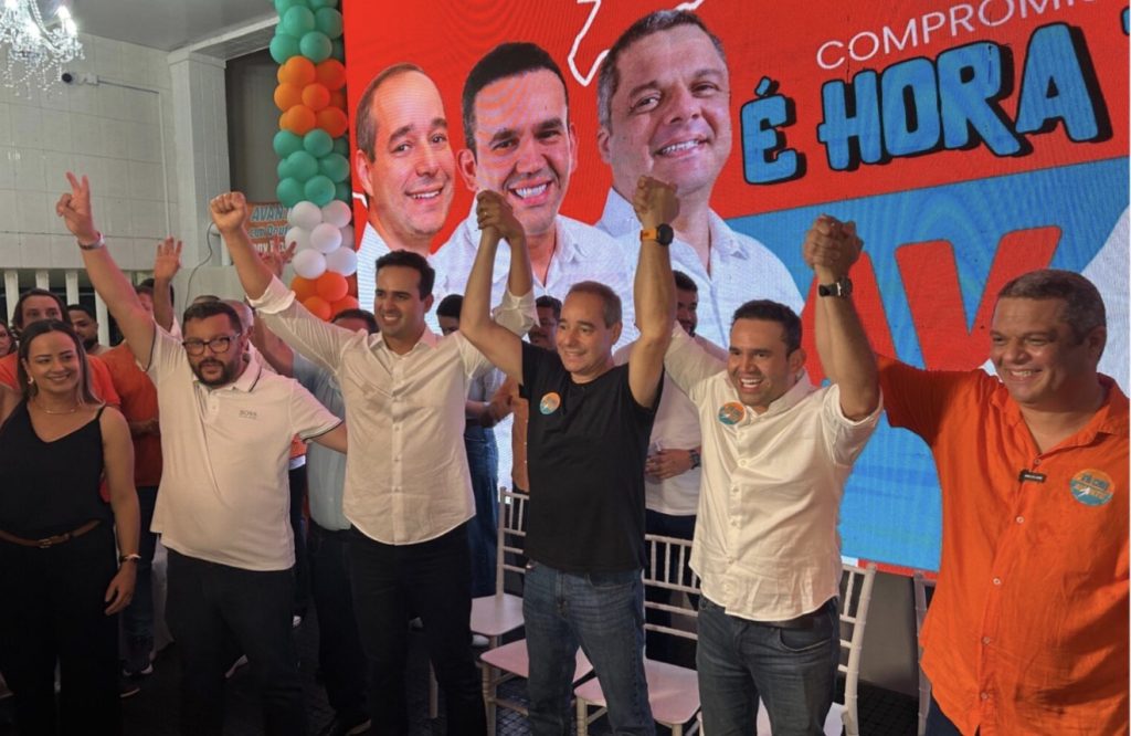 dr.-jhony-toma-posse-no-avante-e-fecha-apoio-a-chapa-lucas,-joao-e-nabor